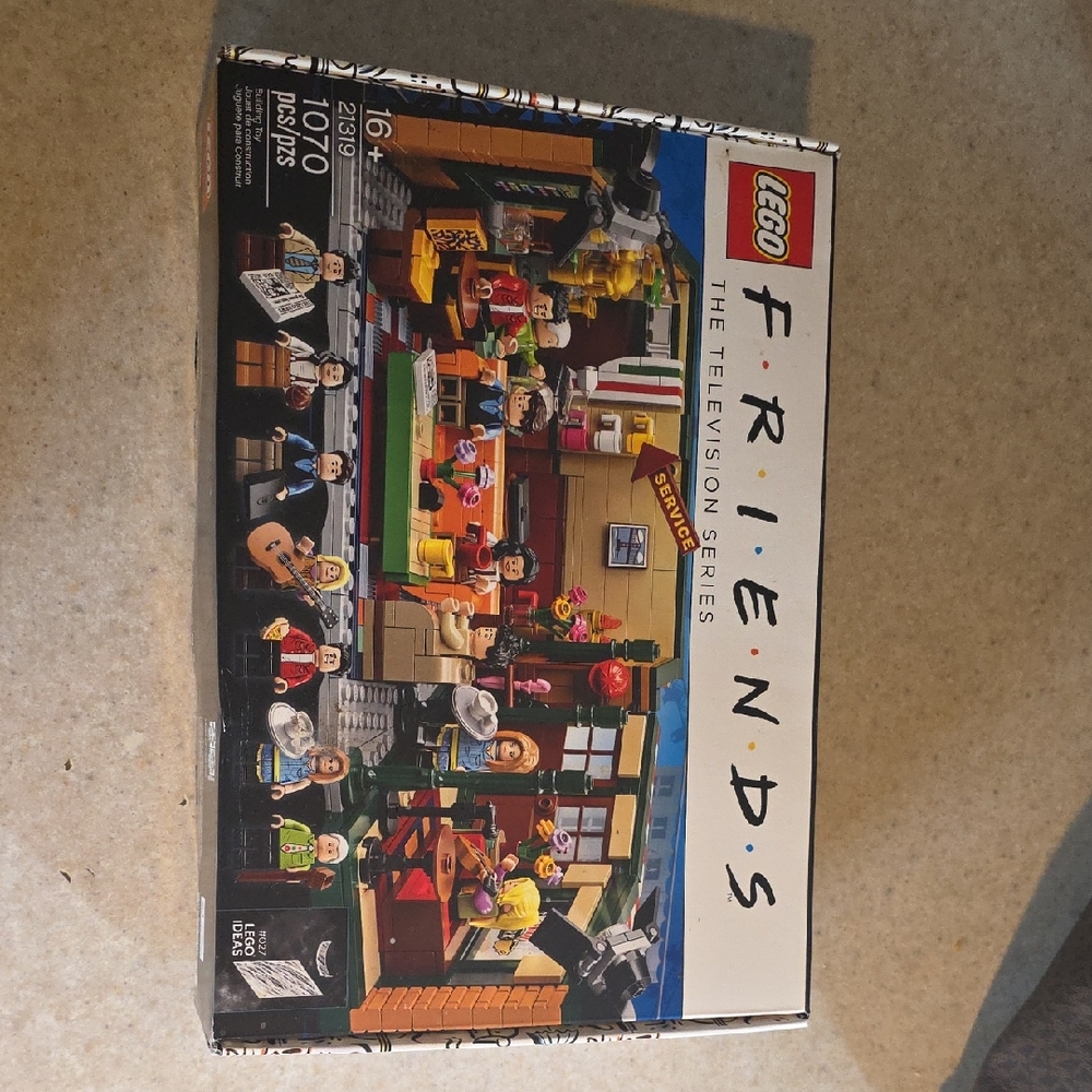 Lego Friends Central Perk Café Playset with Multicolor Minifigures